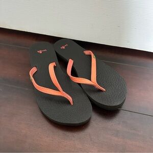 Size 8 Sanuk Women's Spree 4 Flip Flops Sandals Pink Orange Yoga Mat Slip On
